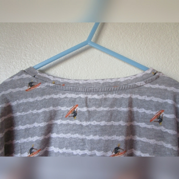Old Navy Boy's XL 14/16 Gray and White Surfer Shirt - Picture 5 of 10